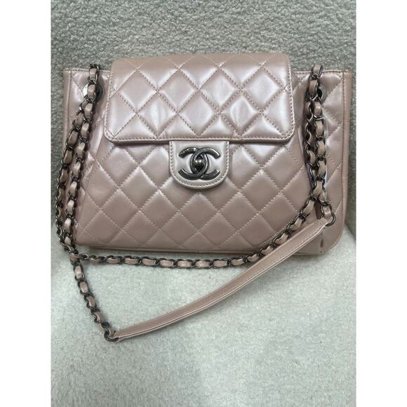 Chanel Accordion Flap Bag in Blush Pink Glazed Calfskin - Picture 1 of 6